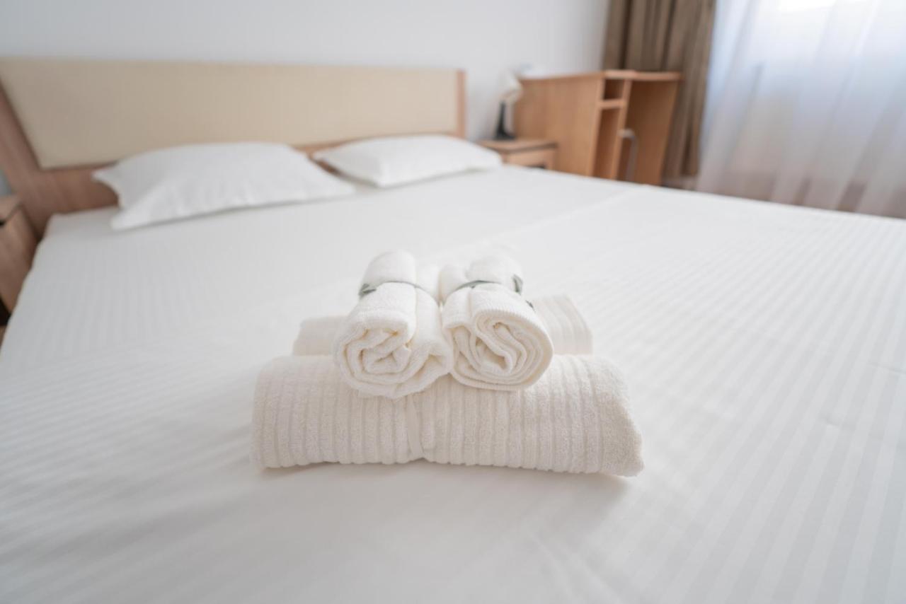 Hotel Studio Titan Букурещ Екстериор снимка