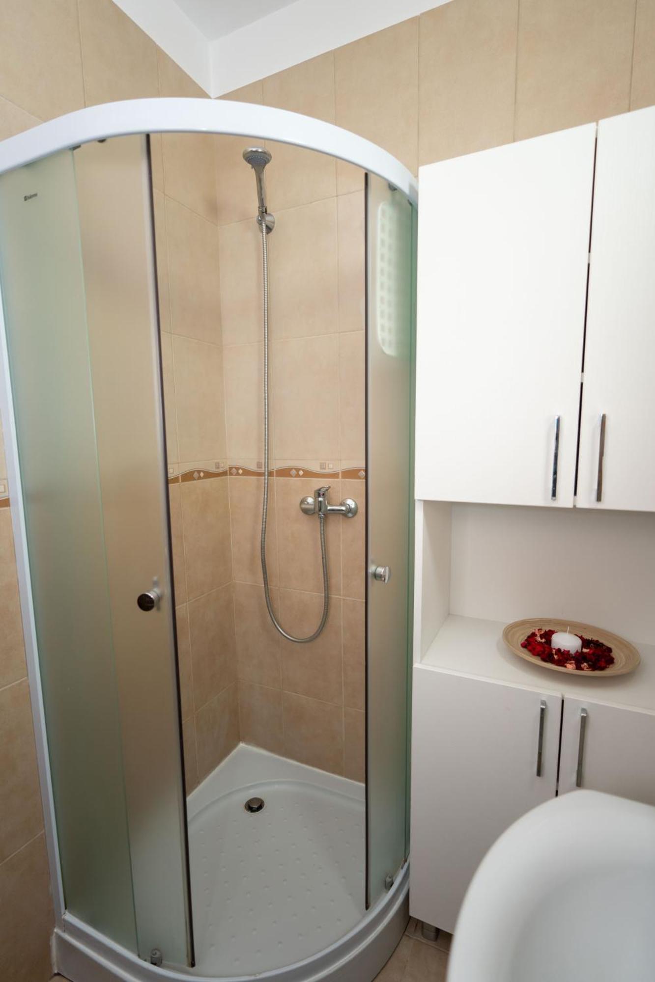 Hotel Studio Titan Букурещ Екстериор снимка